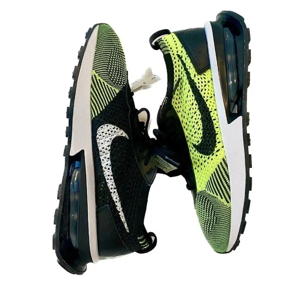 NWOB - Nike FLYKNIT Running / Walking Sneakers in WHITE/VOLT/BLACK size 8.8 - Picture 5 of 11